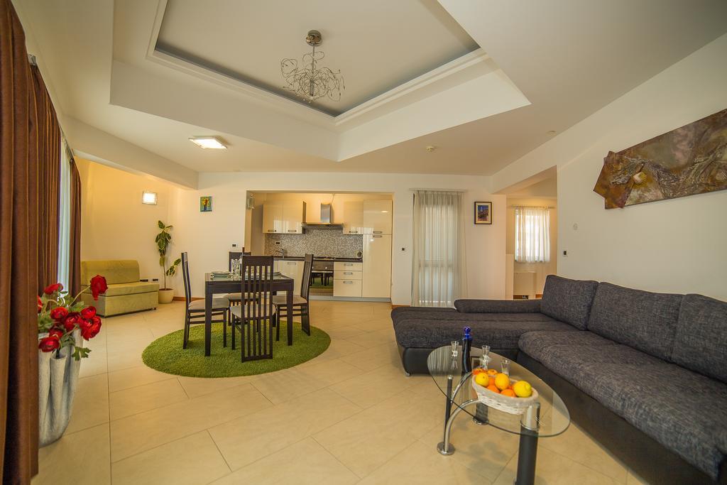 Apartments Milan Makarska Exterior photo